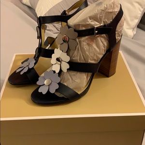 MK  sandal size 9M just worne once asking  $90